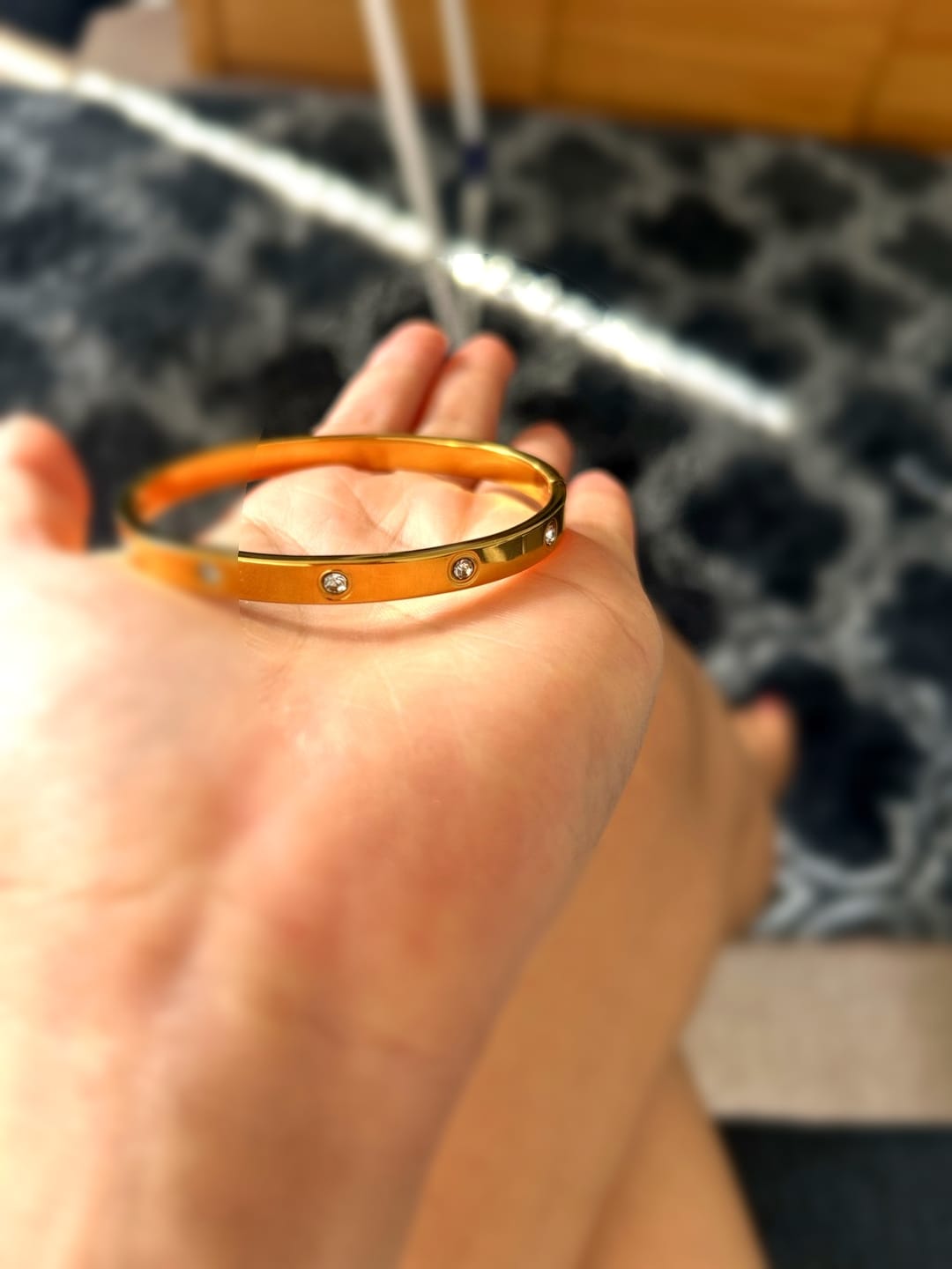 Customer photo review of Deluxe Timeless Stone Armreif 18K Vergoldet