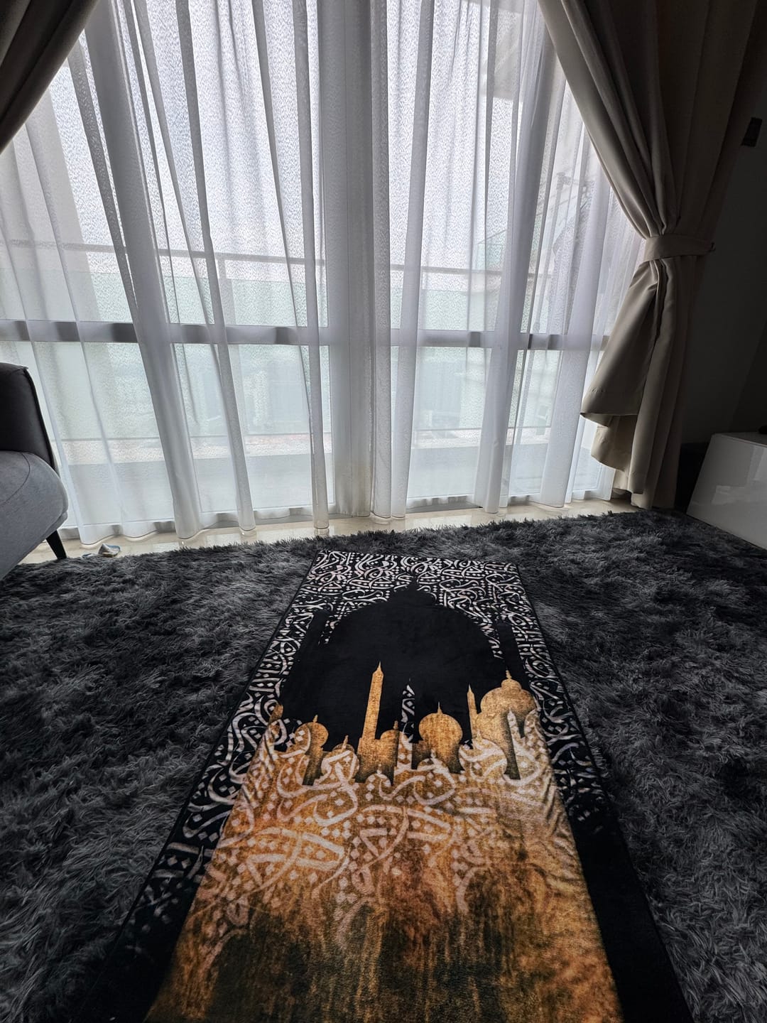 Customer photo review of Dark Arabic Calligraphy  Padded Prayer Mat