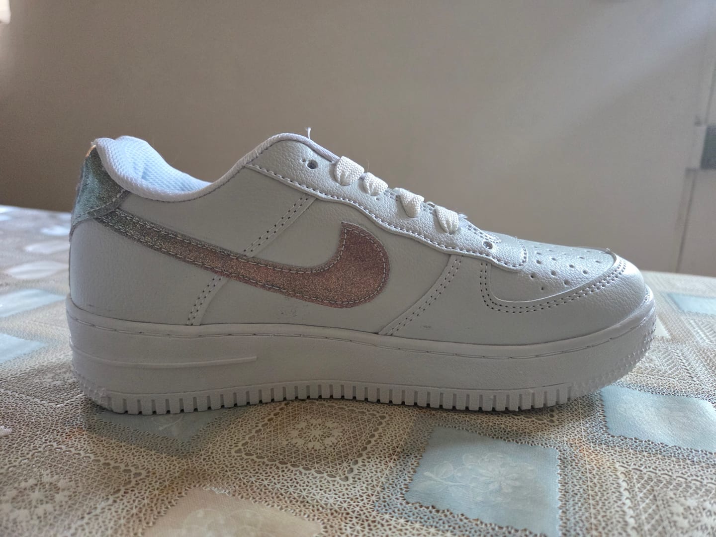 Customer photo review of Tenis 270 Blanco Lila Glitter