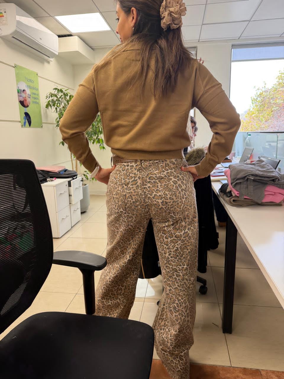 Customer photo review of JEANS WIDE LEG TIRO ALTO ADARA ANIMAL PRINT