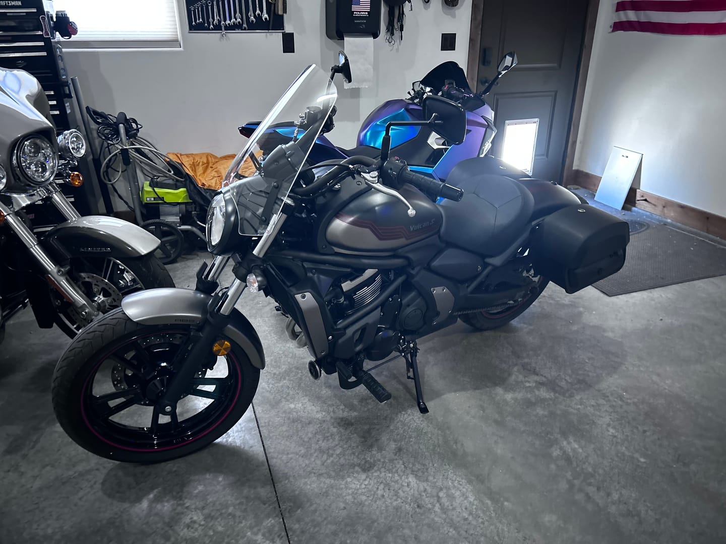 Customer photo review of 28L - Pantheon Medium Hard Mount Kawasaki Vulcan S VN650 Leather Motorcycle Saddlebags