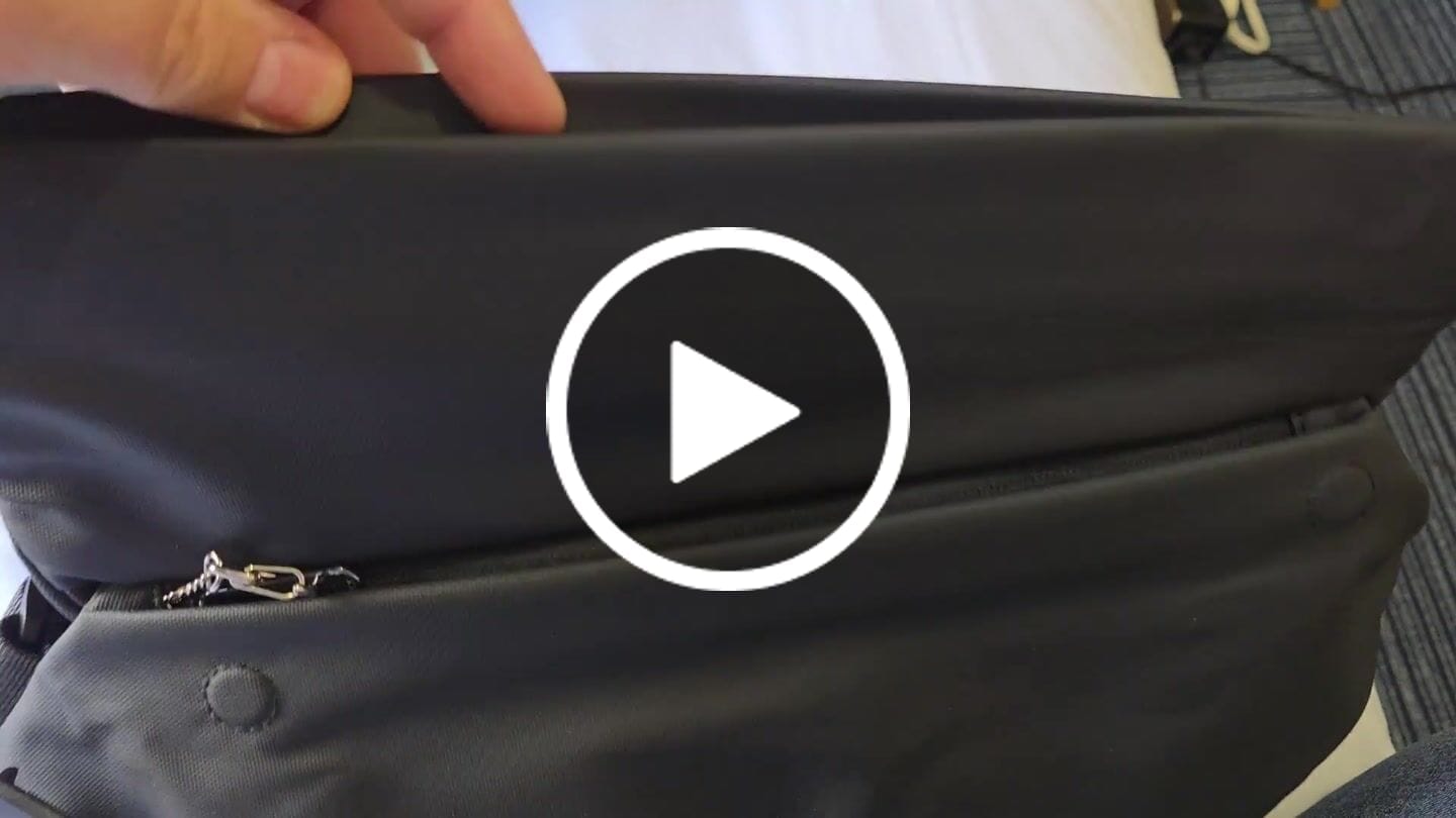 Customer video review of Casual II: Leather Waterproof Scratch-Resistant Stylish Messenger Bags