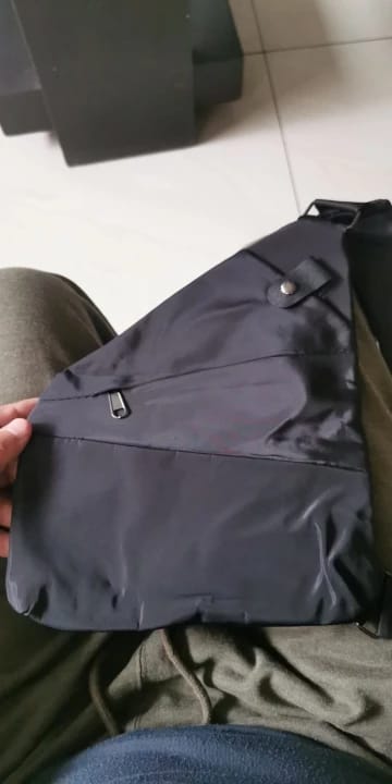 Customer photo review of SecuBag | Anti-Theft Urban Crossbody Bag