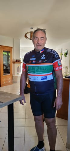 Customer photo review of 7-ELEVEN black Retro Short Sleeve Cycling Jersey