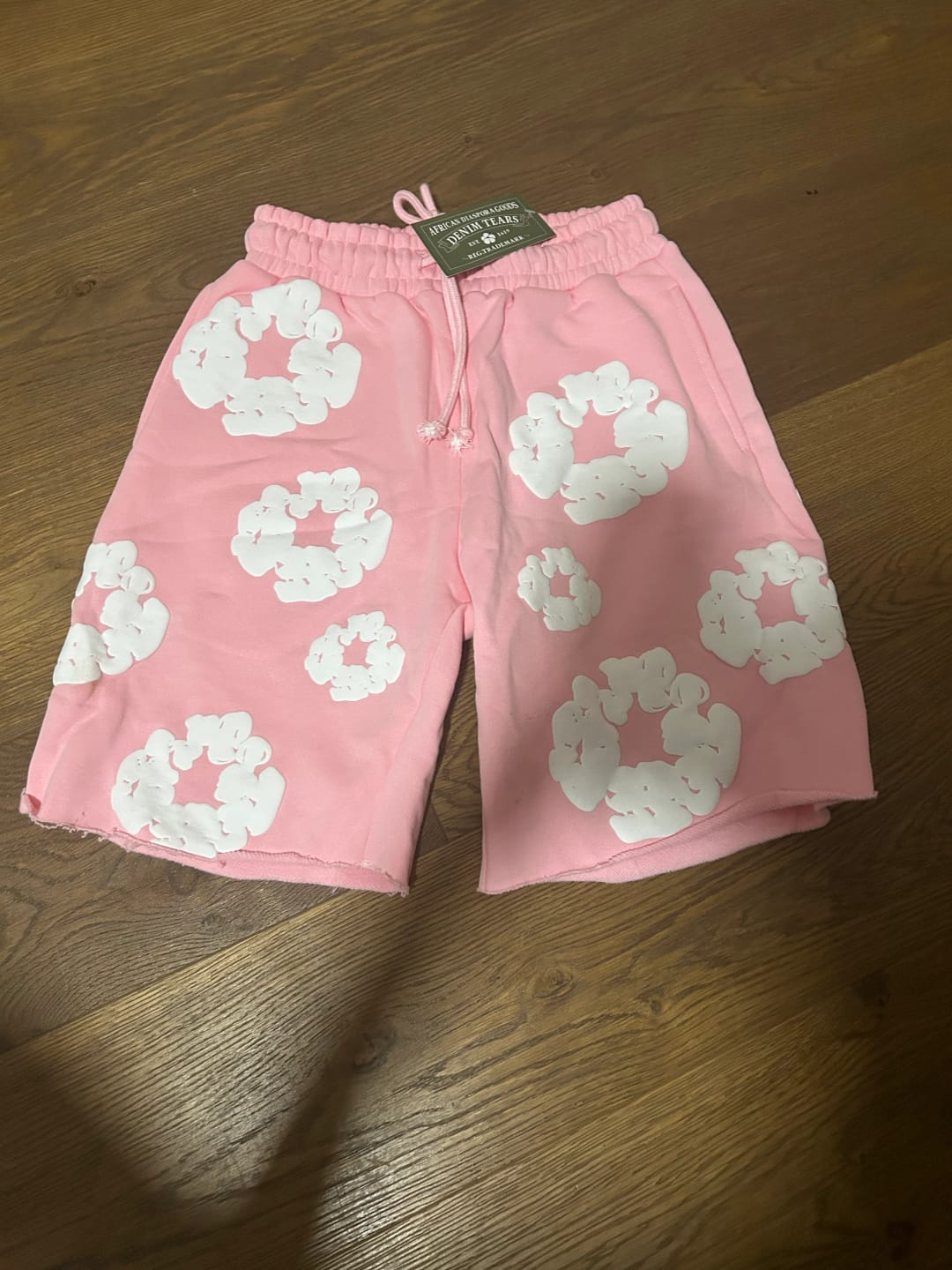 Customer photo review of DENIM TEARS | מכנס קצר ורוד