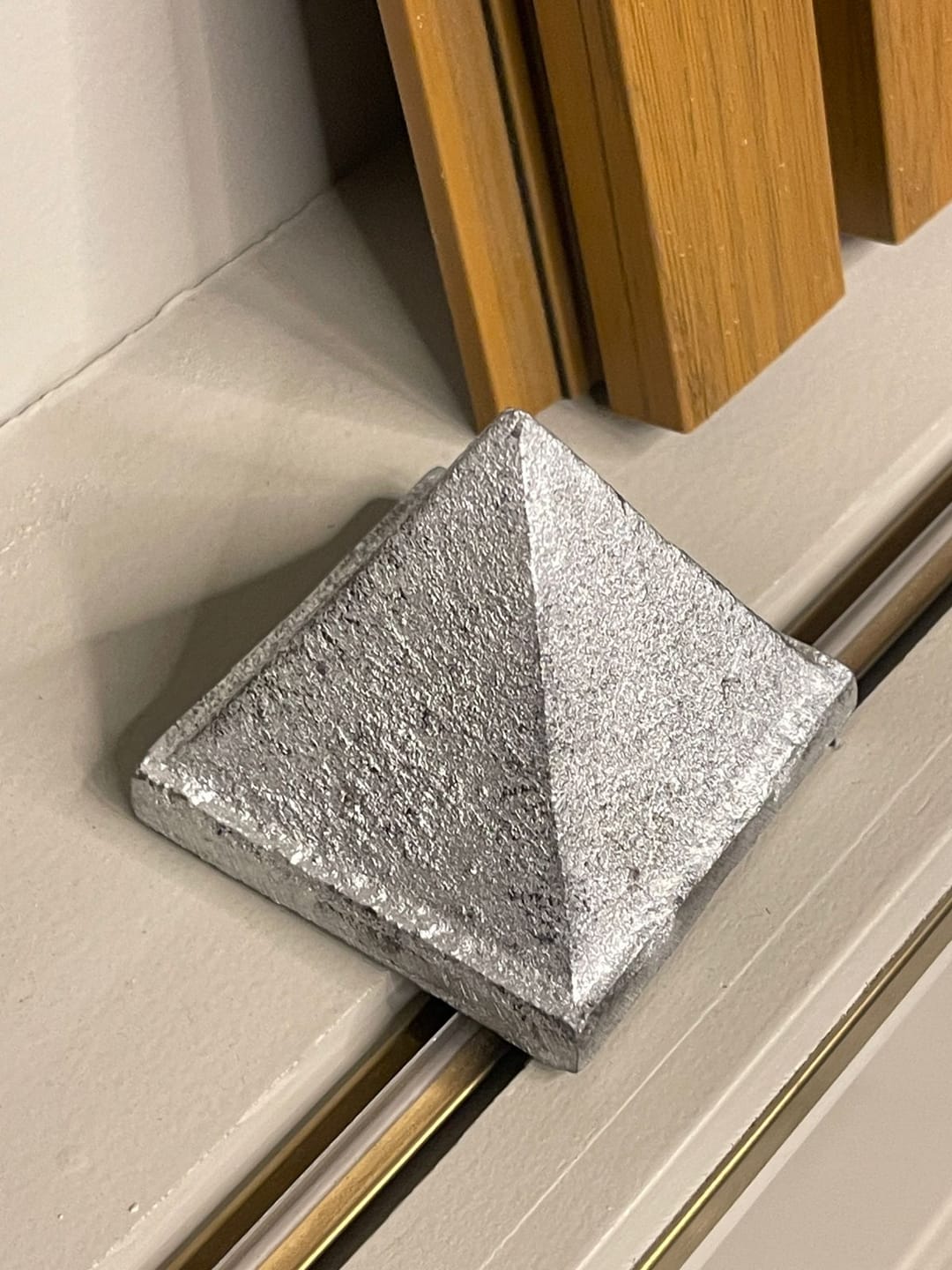 Customer photo review of Solid Iron Metal Pyramid Vastu Remedy for West Direction and Brahmasthan Balance, Mental Focus, Career Success and Positive Energy Correction | 7.6 cm | 800 g