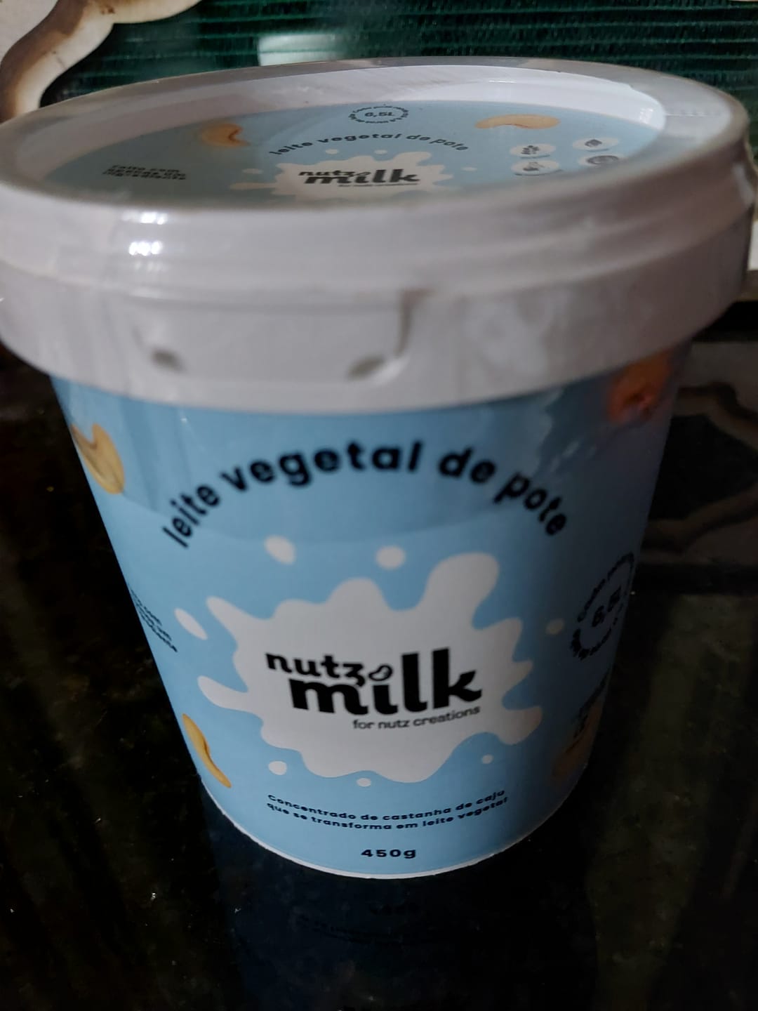 Customer photo review of Leite Vegetal NutzMilk  6,5L - Concentrado de Castanha de Caju + 6 sachês (grátis)