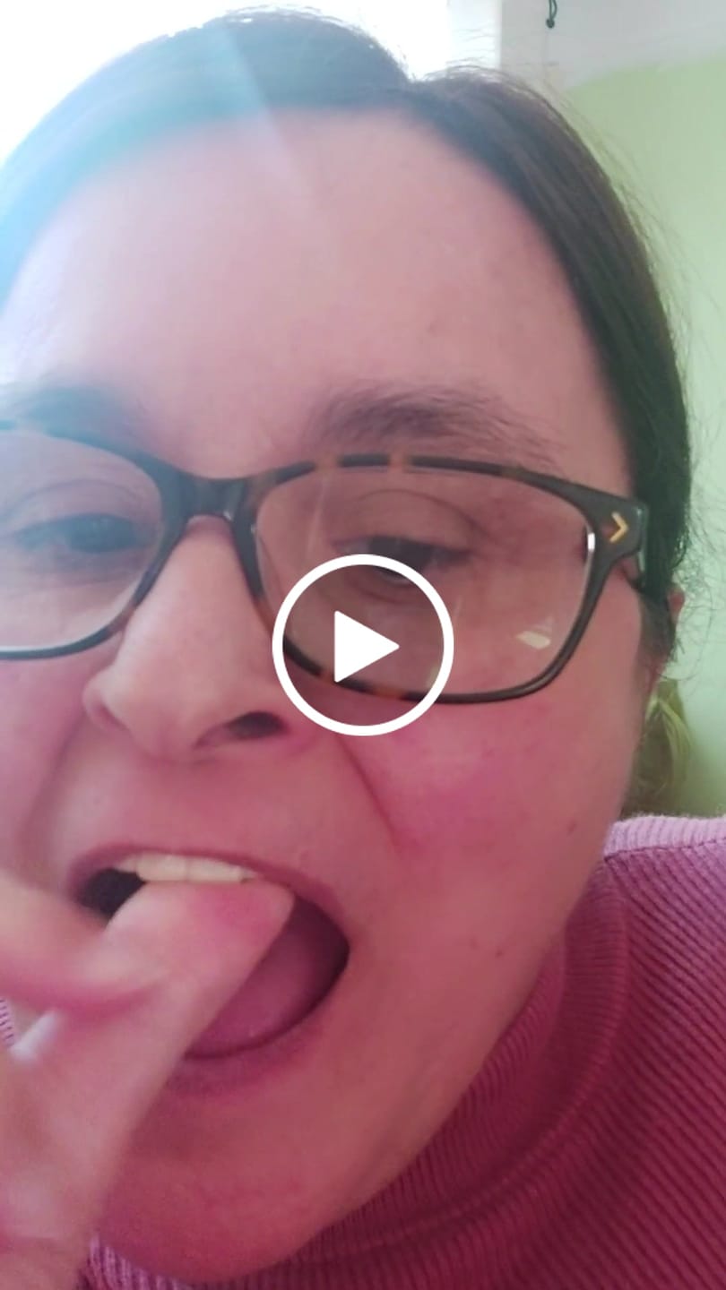 Customer video review of Click-in Veneers 4.0