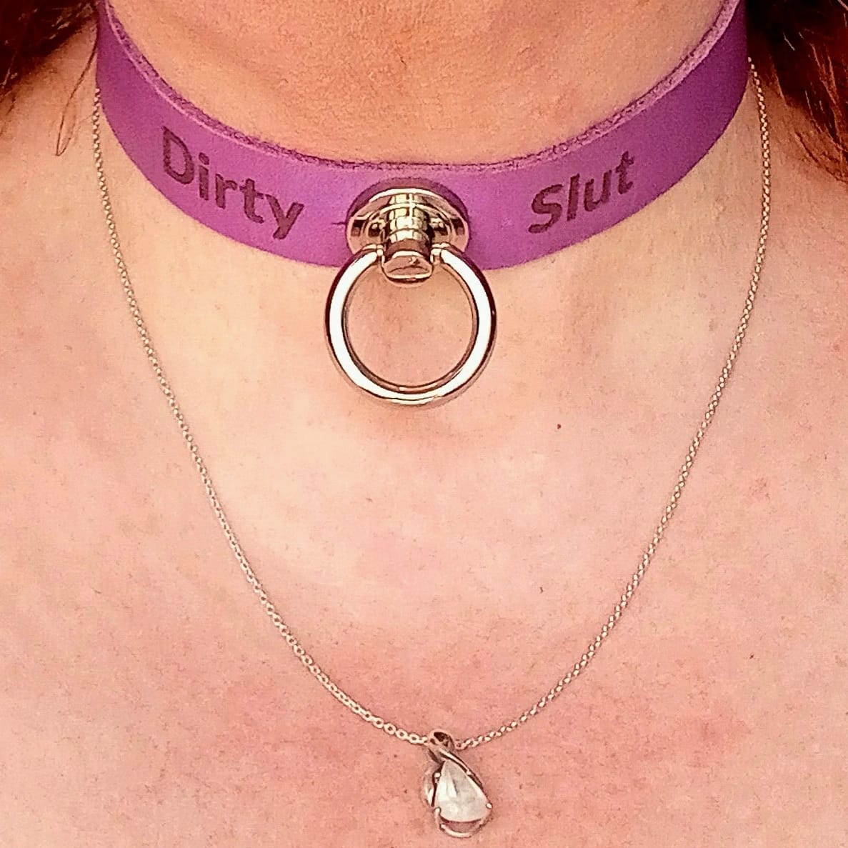 Customer photo review of YOU  Personalisiertes Halsband mit O-Ring und Wunschtext, individuell erstellt. Verschiedene Farben, italienisches Premium Vacchetta Leder