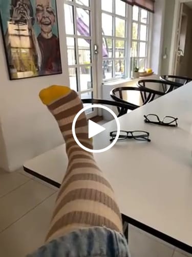 Kundeanmeldelse med video af Støttestrømper