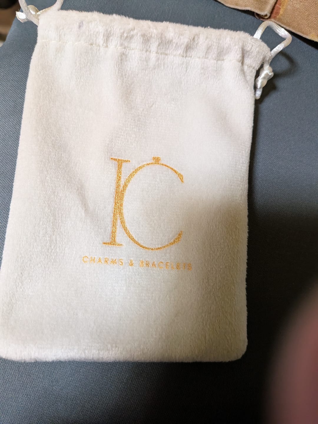 Customer photo review of Bolsa de Terciopelo