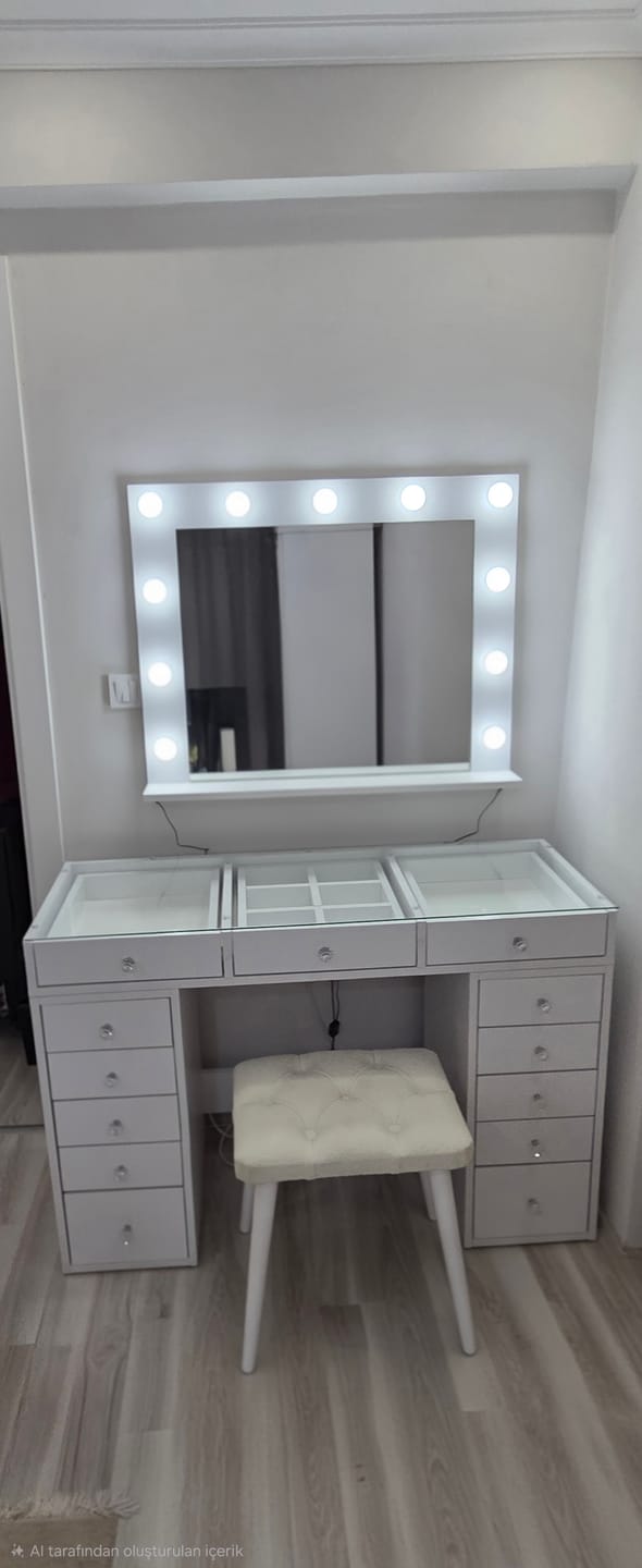 Customer photo review of Rani BJ118 Hollywood Işıklı Aynalı Kulis Makyaj Masası Cam Tablalı 13 Çekmeceli Takı Düzenleyici Beyaz