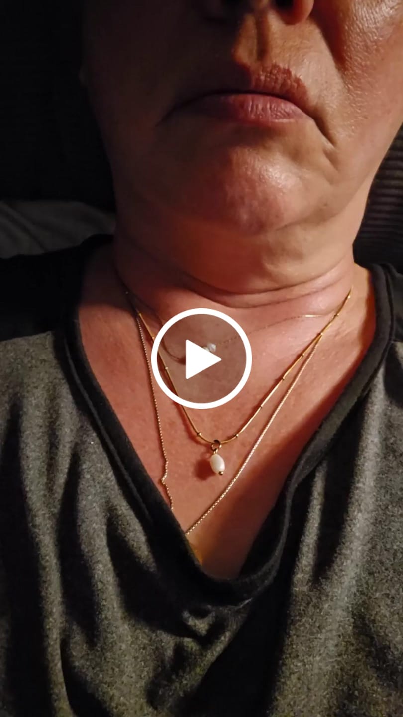 Customer video review of Isola Pearl Pendant Necklace