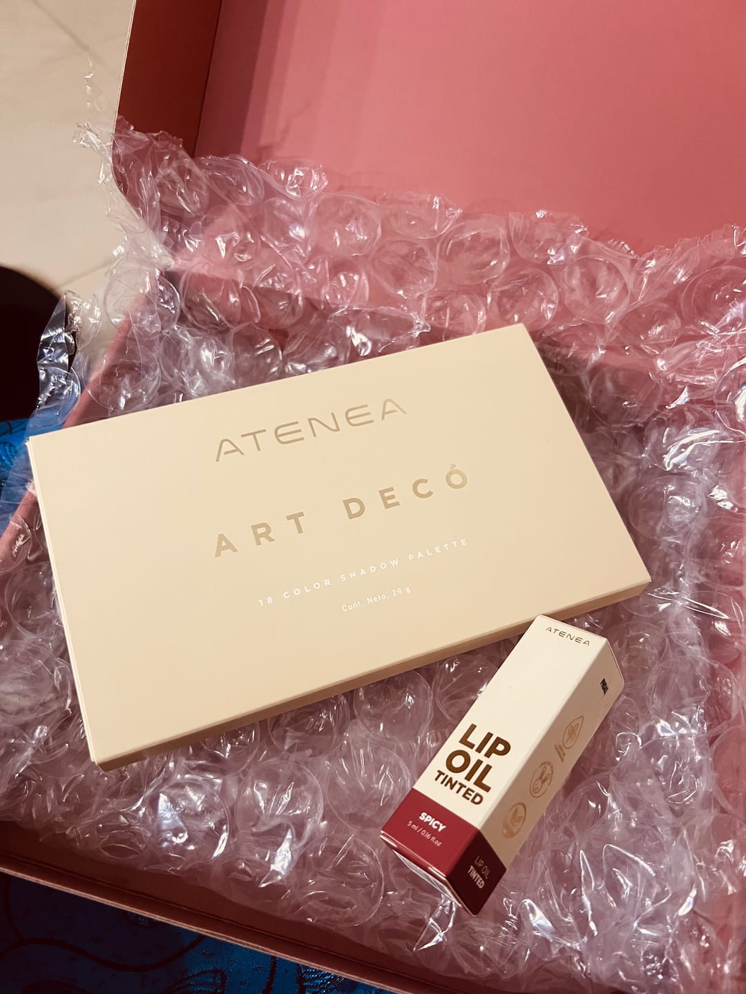Customer photo review of PALETA DE SOMBRAS 18 TONOS ART DECO