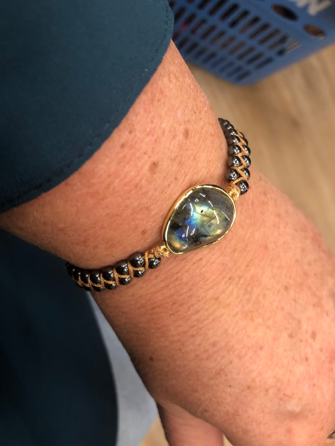 Customer photo review of Bracelet "Oeil Céleste" en Labradorite & Hématite
