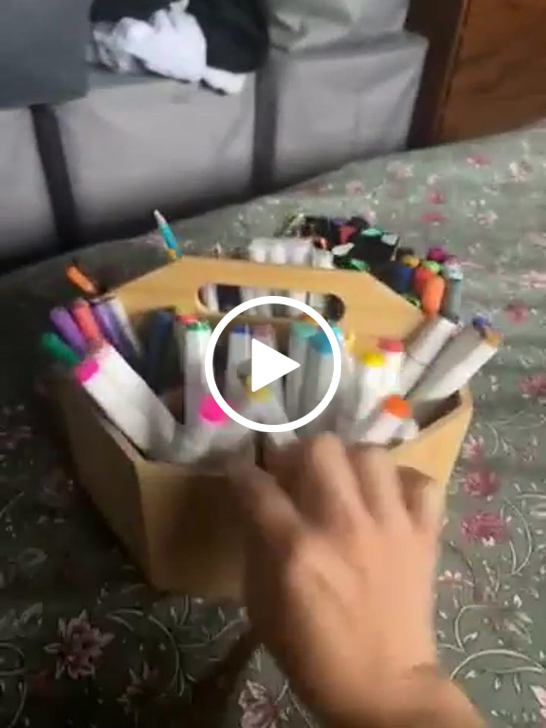 Customer video review of Ohuhu 360° Bamboo Rotating Marker Organizer