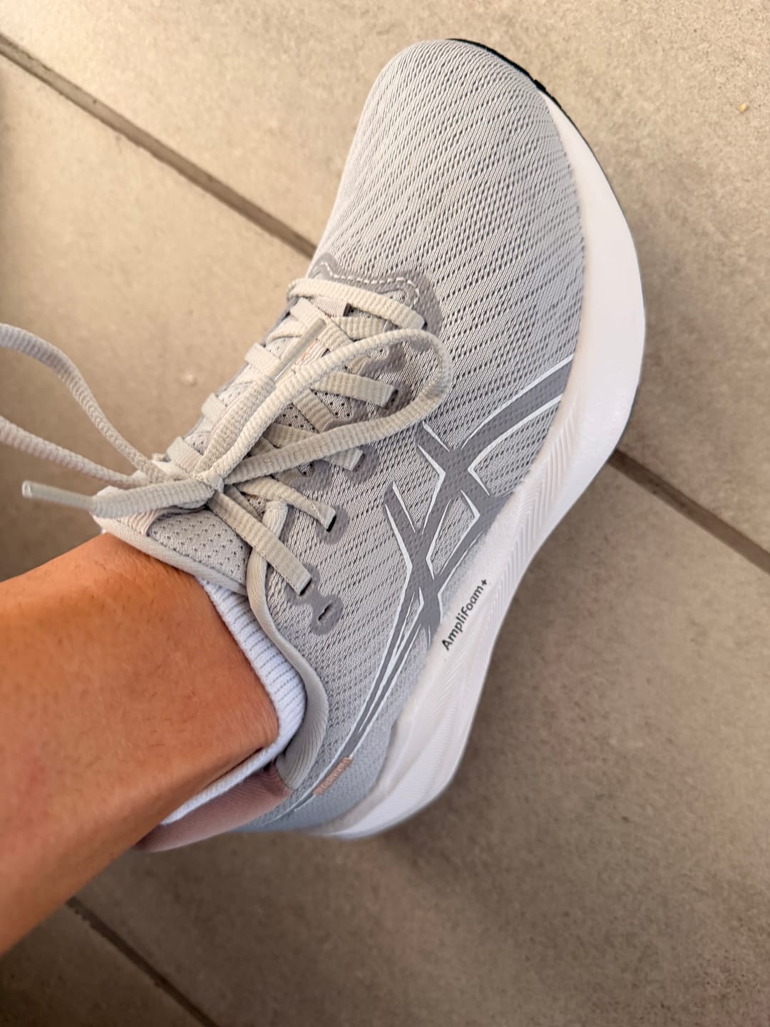 Customer photo review of Asics Versablast 4 Mujer Concrete White