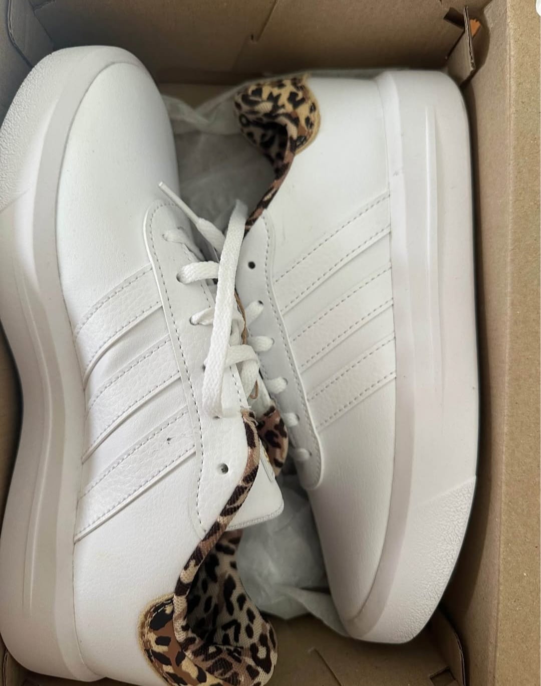Customer photo review of Zapatilla Adidas Court Platform Mujer Blanco - Print