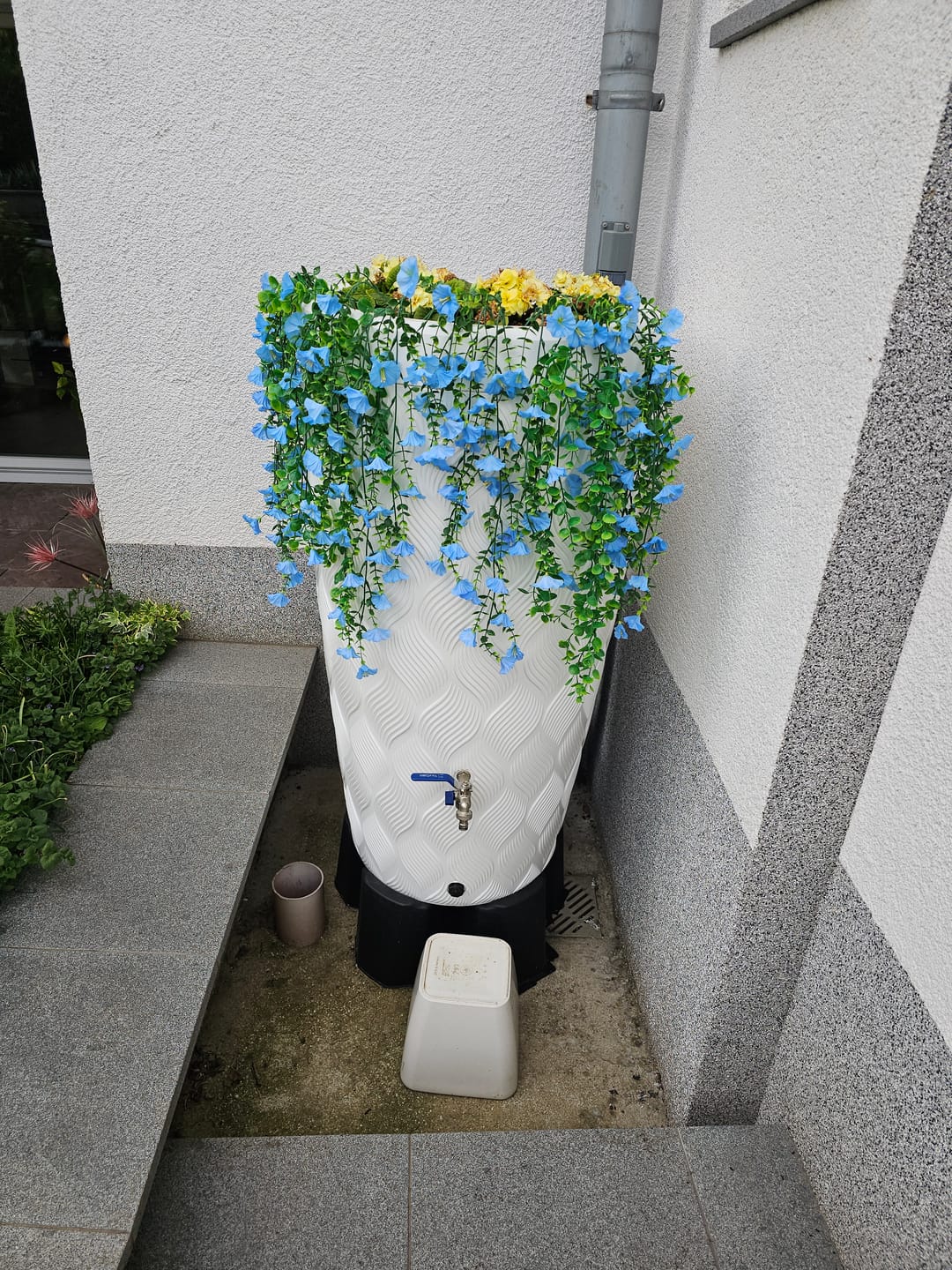 Customer photo review of Regentonne Sebareeze 240 Liter – modernes Design & nachhaltige Regenwassernutzung