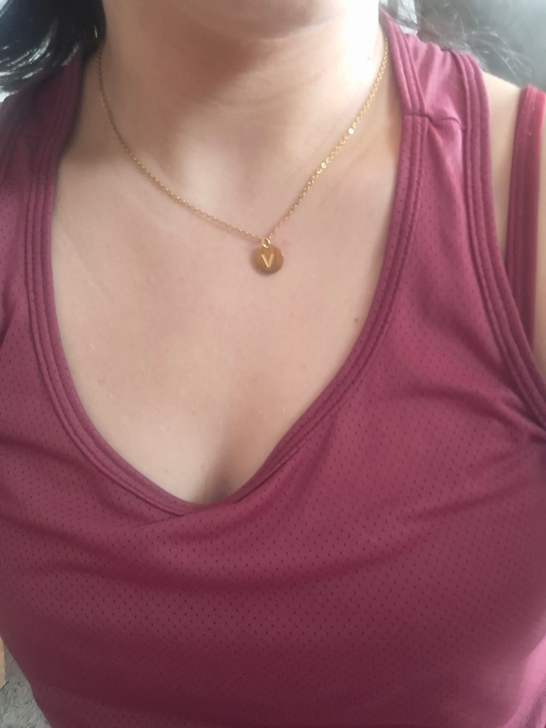 Customer photo review of Colar Letra Inicial Minimalista Banhado em Ouro 18k