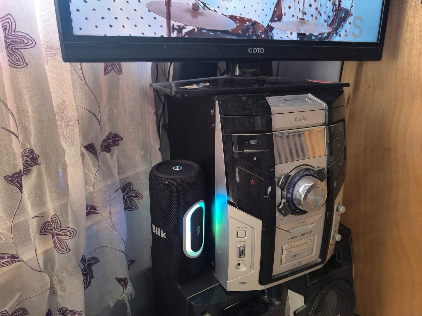 Customer photo review of Parlante Bluetooth Portátil Blik Hypebass40 40W IPX5 8 Hrs