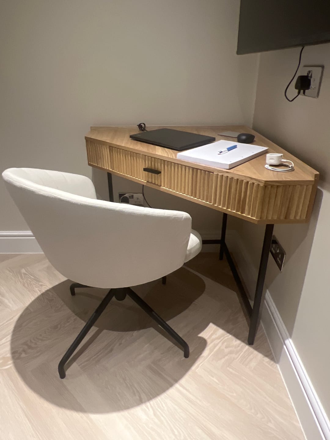 Customer photo review of SETO - Bureau d'angle en bois et métal 1 tiroir