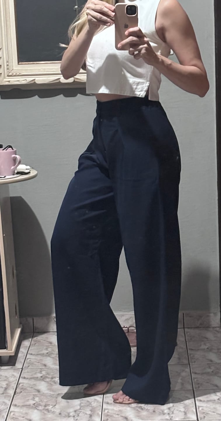 Customer photo review of Calça Pantalona Graviola Azul Escuro