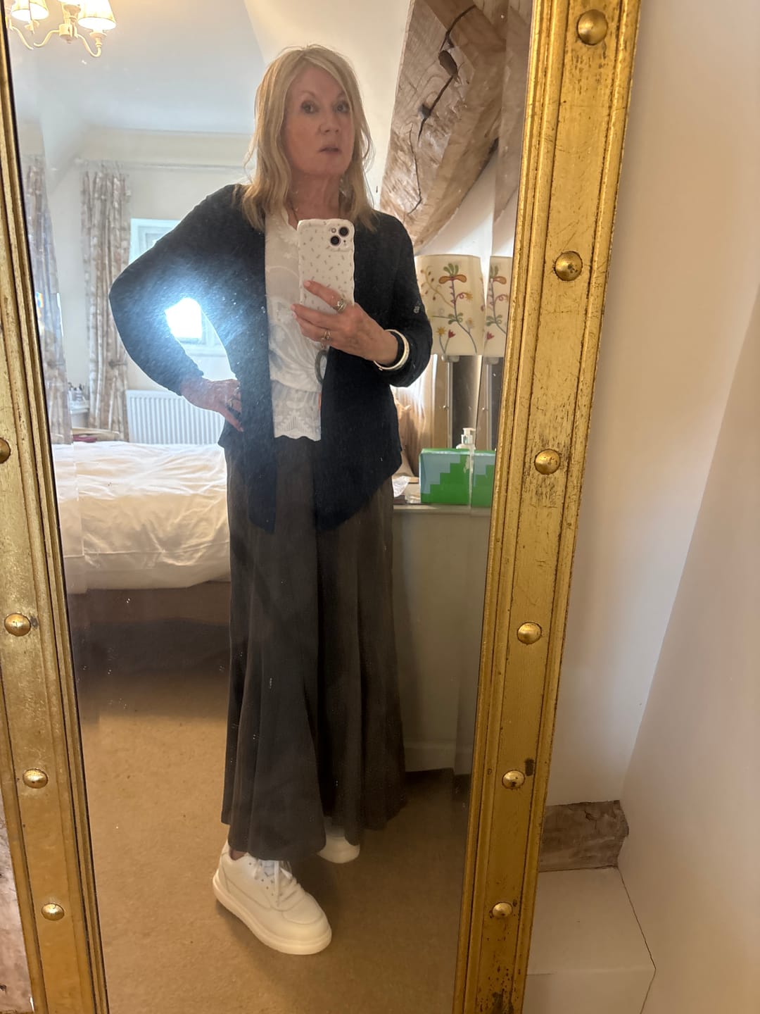 Customer photo review of ELEVATESHOES WHITE CLASSY