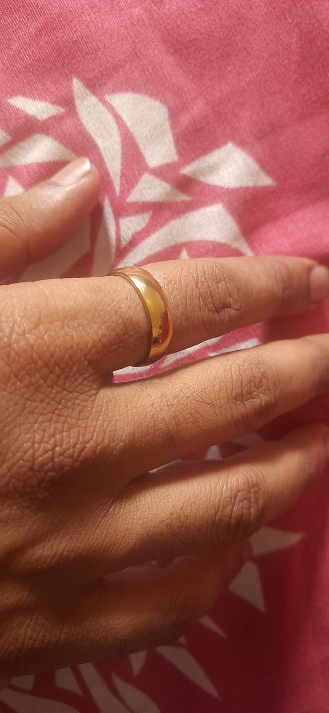 Customer photo review of Plain Gold Band Ring