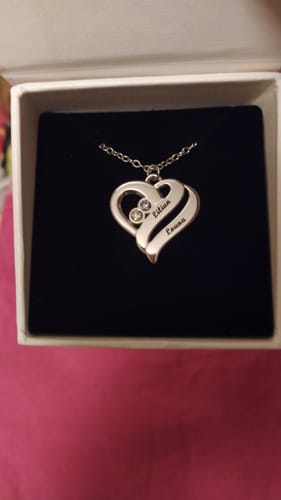Customer photo review of Collier avec cœurs unis et pierres de naissance