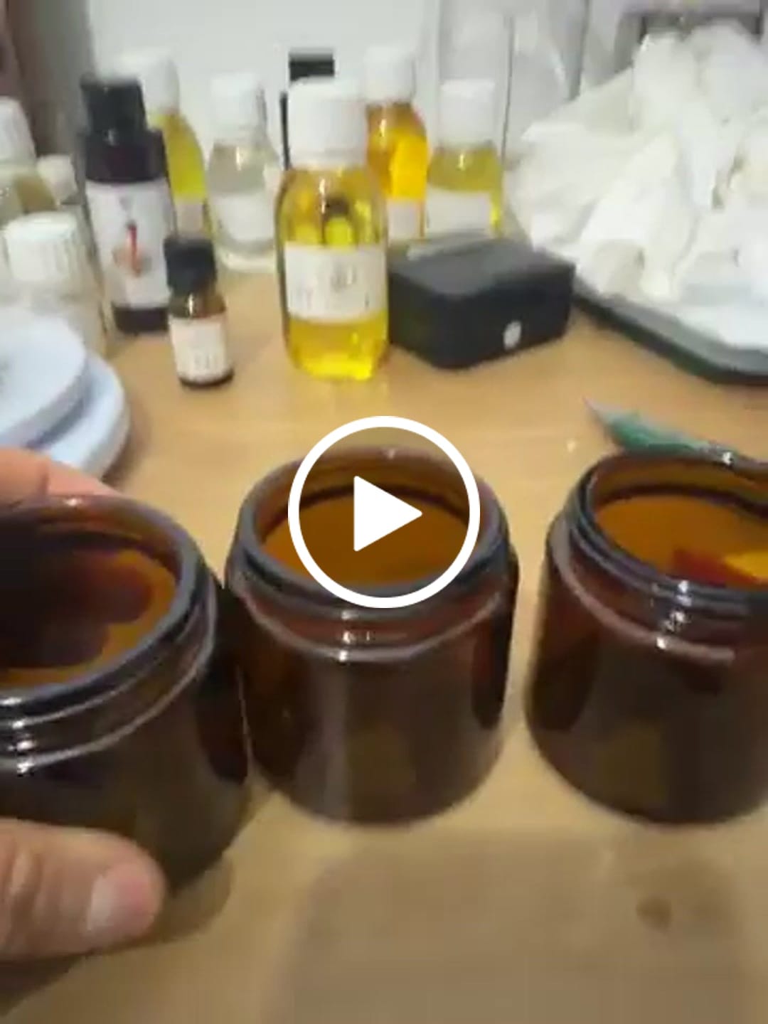 Customer video review of Tarro ámbar con tapa de 100 ml (Tapa negra o dorada)