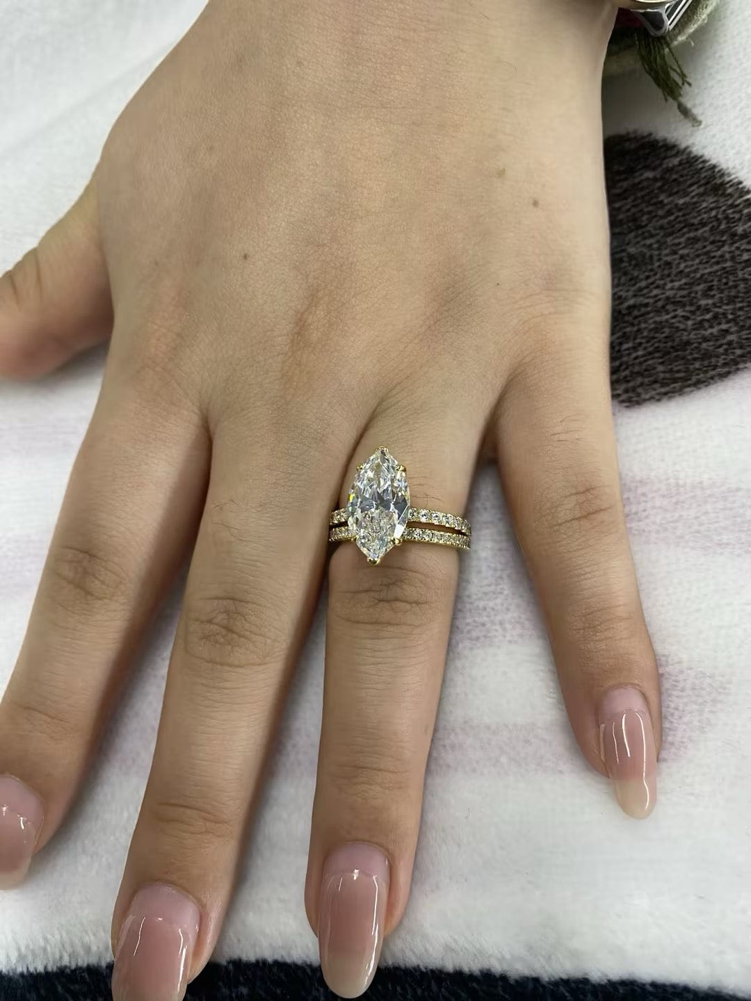 Customer photo review of S925 4.0Ct Marquise Cut Wedding Ring Set Travel Ring With Classic Wedding Band For Women