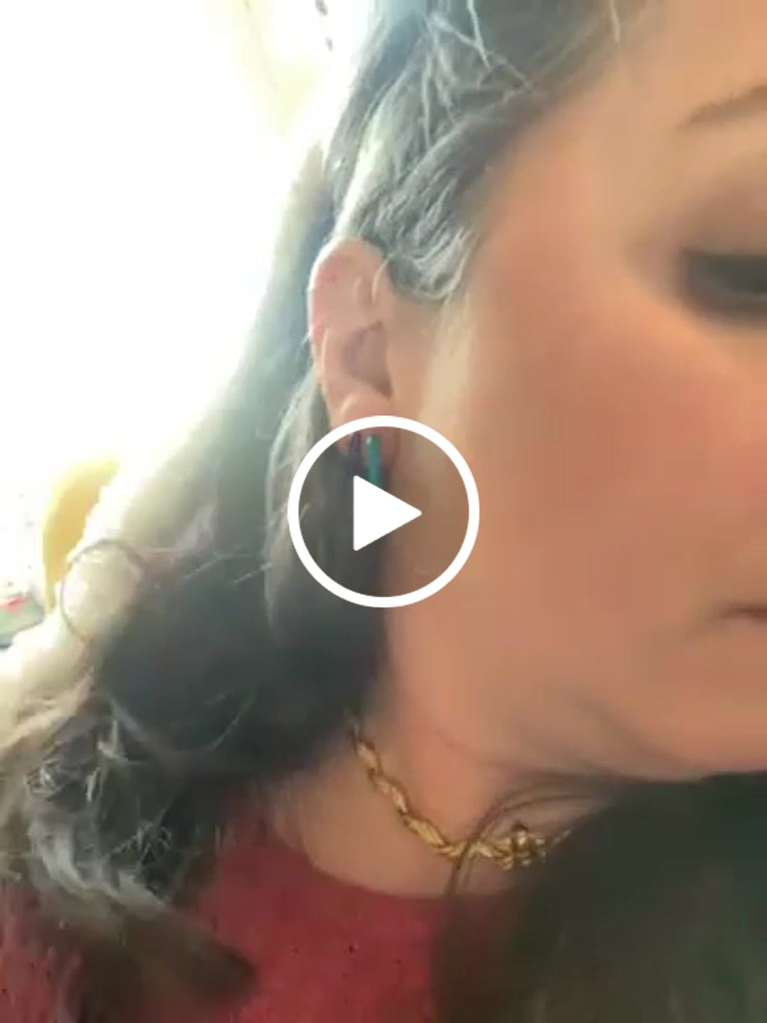 Customer video review of Orecchino HOOP COLOR - Lilac
