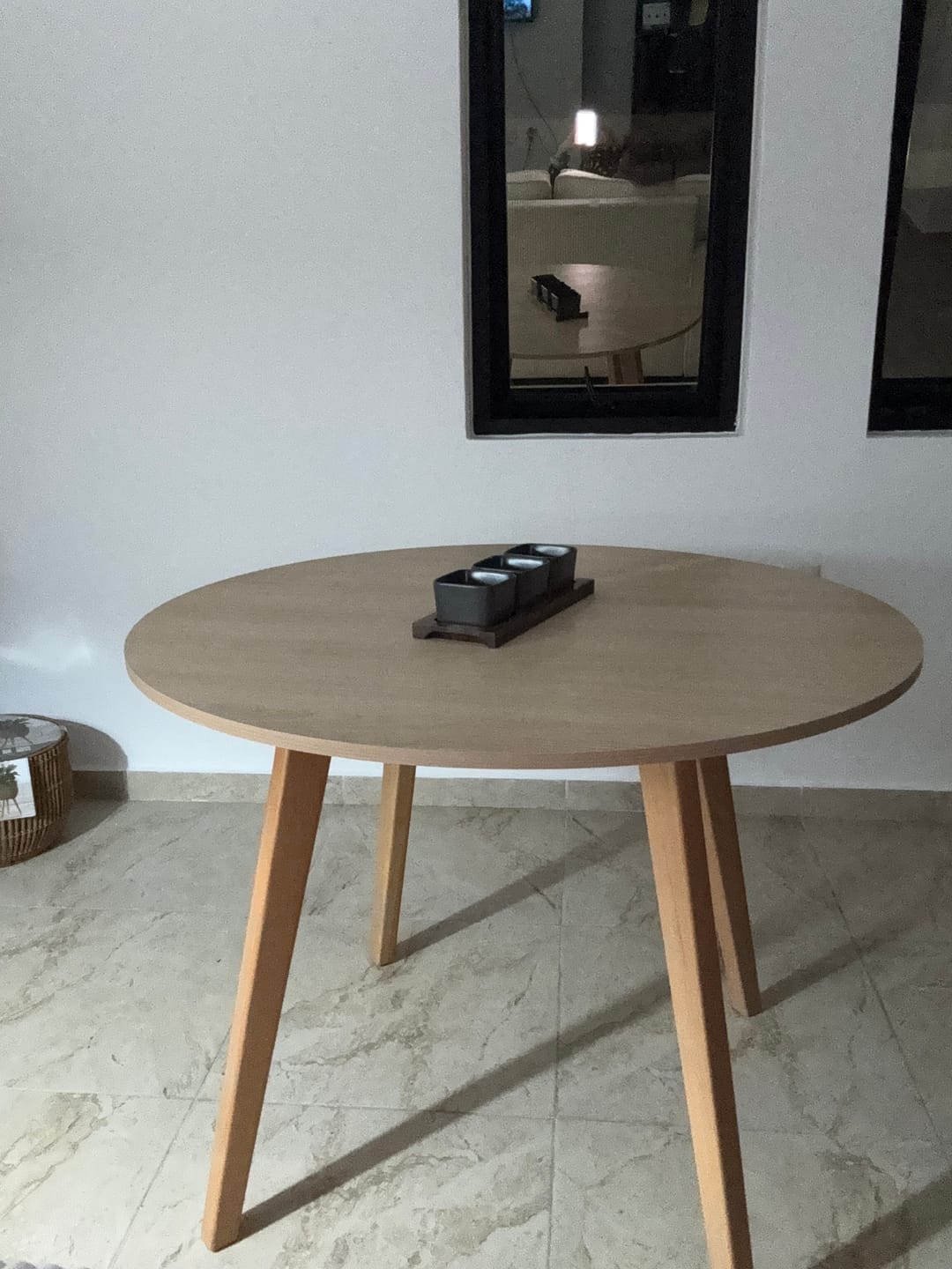 Customer photo review of Mesa de Comedor Contempo Circular 1m