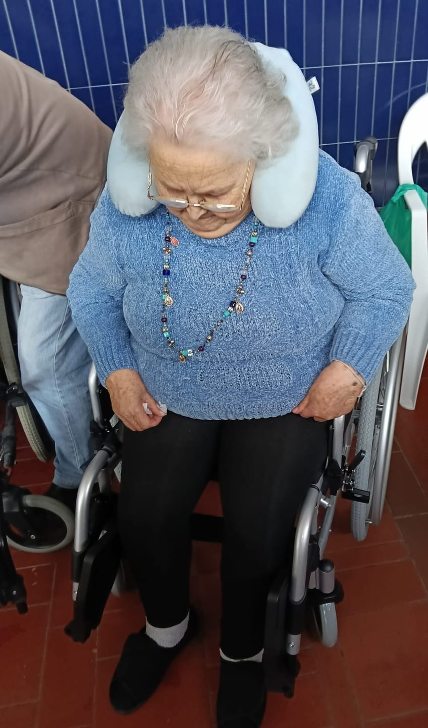 Customer photo review of Cadeira de Rodas em Alumínio com Travão de Cuidador ARES