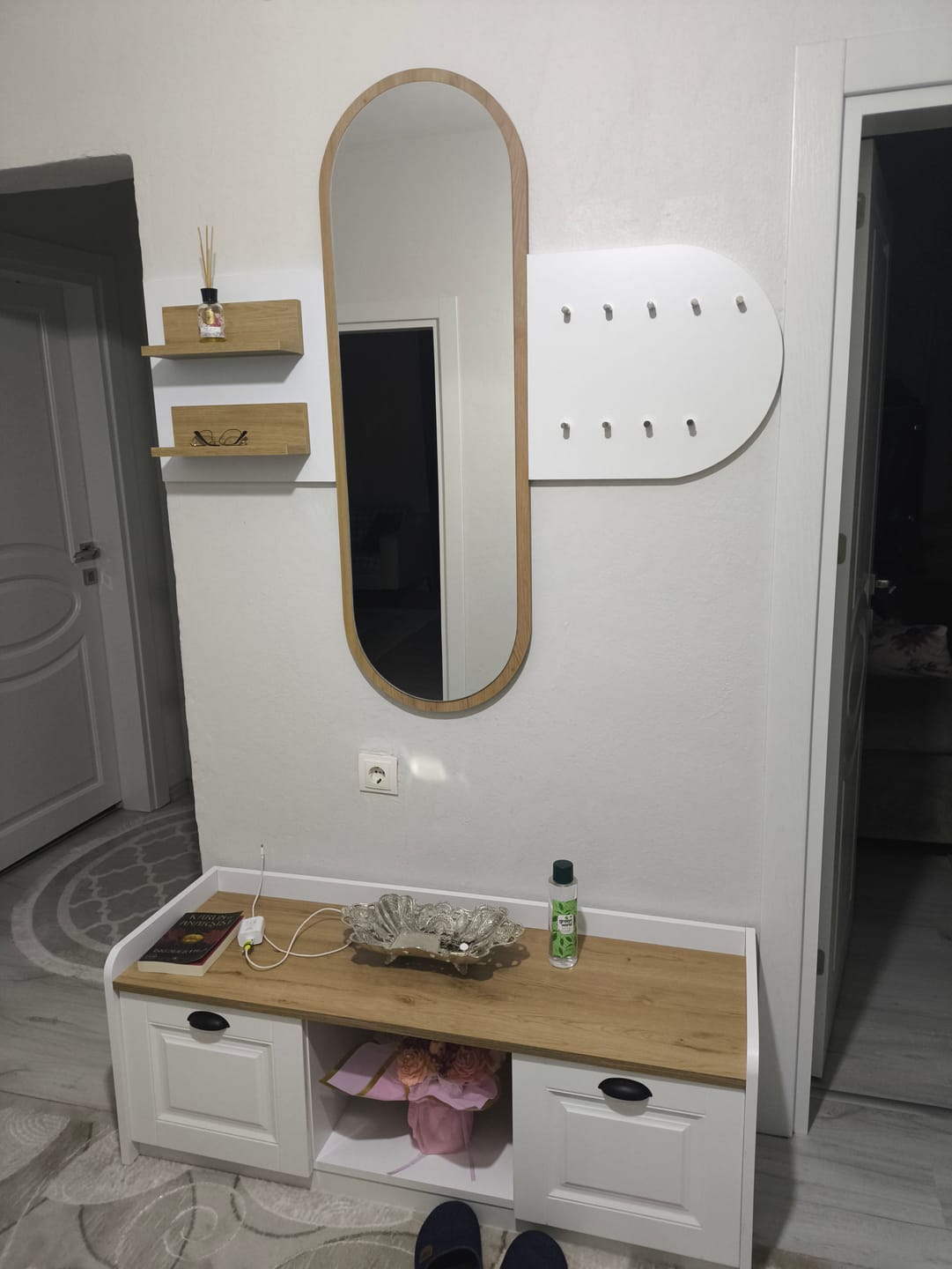 Customer photo review of Rani EE101 Aynalı Vestiyer Modern Portmanto Duvar Askısı Ayakkabılık Renk: Beyaz - S. Ceviz