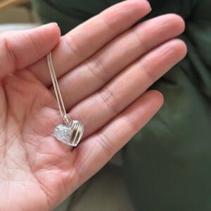 Customer photo review of Erinnerungskette mit personalisiertem Fellanhänger, Herz