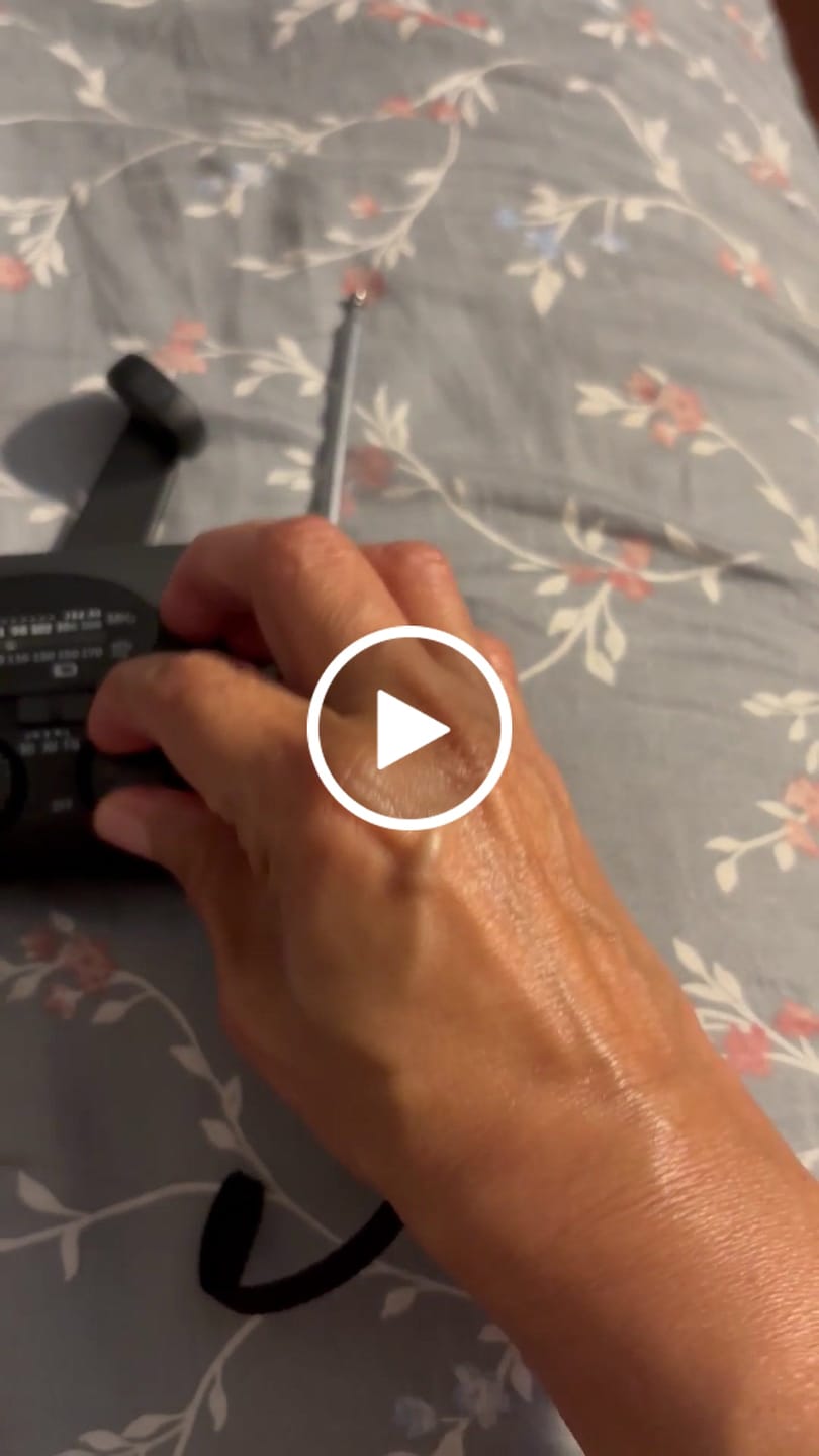 Customer video review of Emergency All-in-One Radio – Power and Information in Emergencies