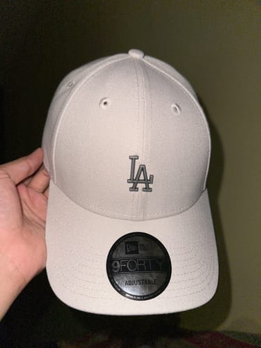 Customer photo review of 9FORTY Los Angeles Dodgers Mini Rough Metal Badge Vintage Stone Adjustable