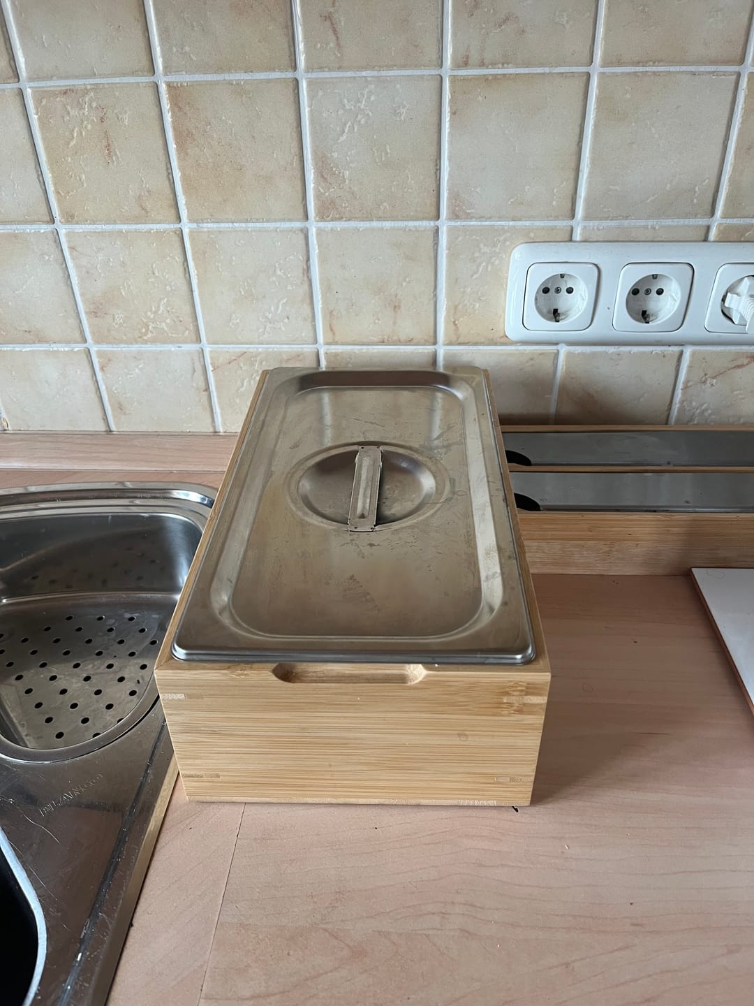 Customer photo review of YourCasa® Komposteimer aus Echtholz und Edelstahl - Spülmaschinenfest mit herausnehmbarem Einsatz