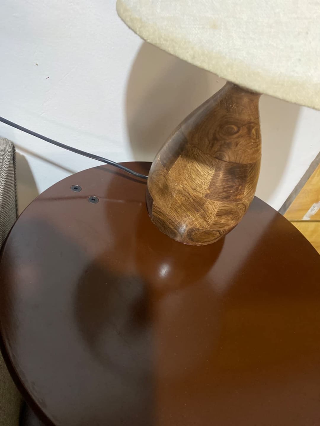 Customer photo review of C Shaped End Table,Round C Table, Snack Side Table, C Shaped End Table for Sofa and Bed Side, Round Side Tables Living Room & Bedroom