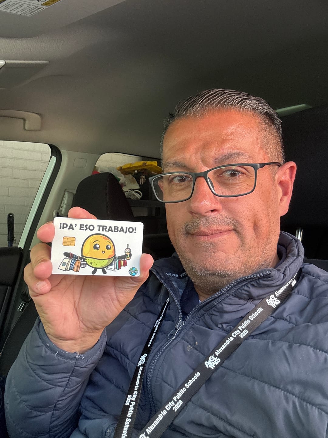 Customer photo review of Pa’ Eso Trabajo - Sticker para Tarjeta de Crédito