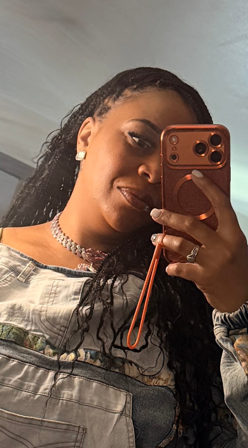 Customer photo review of LUXIIVA® LIPS INITIAL PENDANT(Ready to Ship)