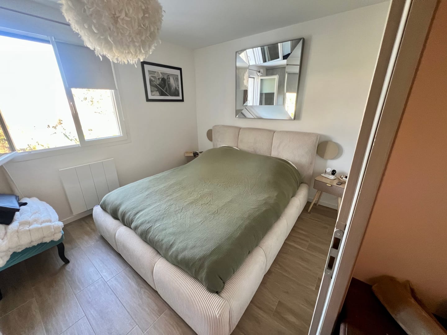 Customer photo review of Lit rembourré avec coffre de rangement - SOPHIE