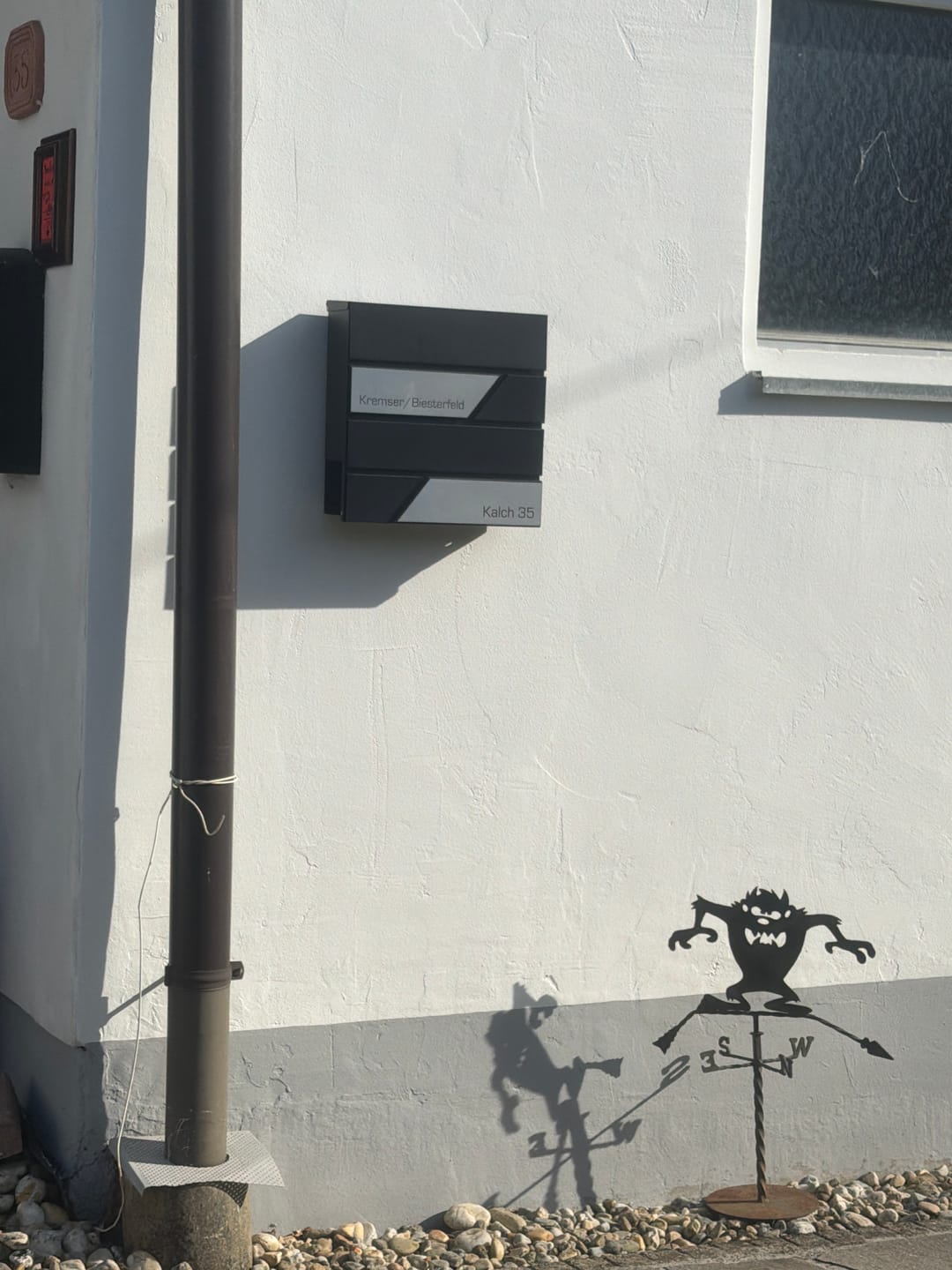 Customer photo review of Absenkautomatik für Briefkastendeckel