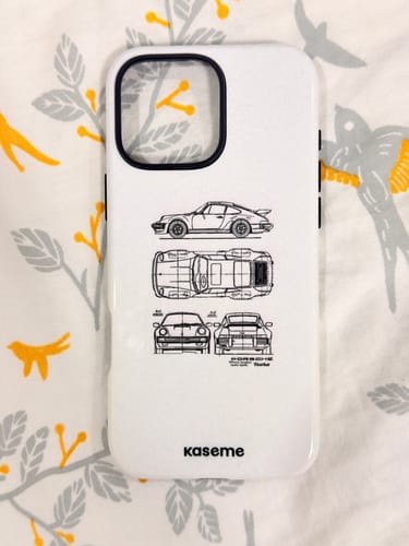 Customer's white Mystery Alphaproduct case with a black line-art design of a sports car.