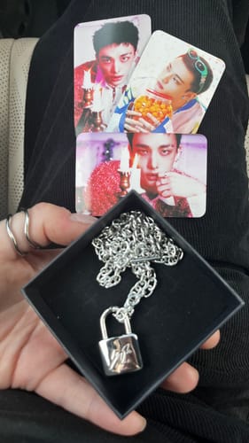 Customer photo review of SKZ World Tour Dominate: celebrATE Hyunjin Necklace