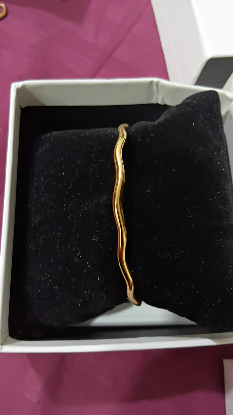 Customer photo review of Wave Bracelet