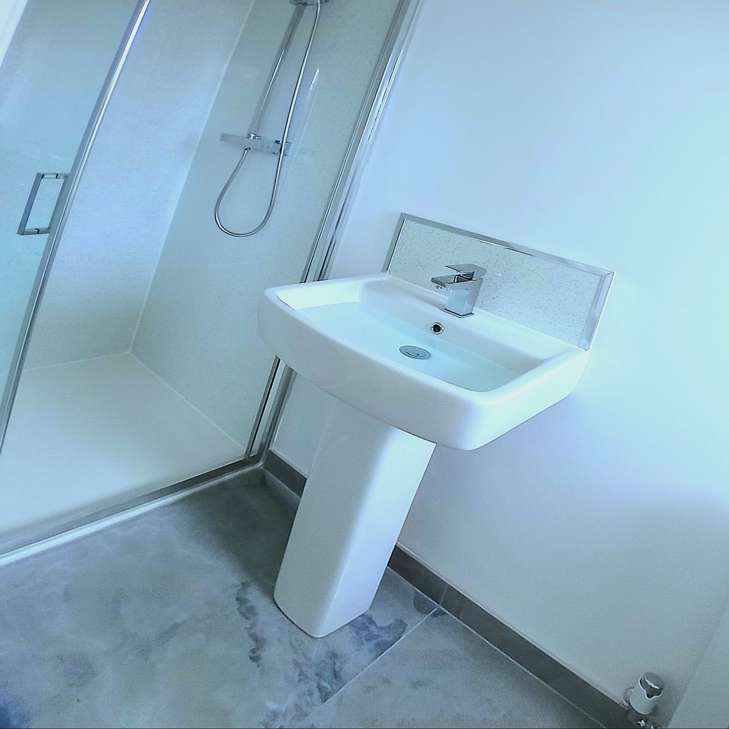Customer photo review of 10mm Platinum White Sparkle Gloss Shower Panel 1M x 2.4M
