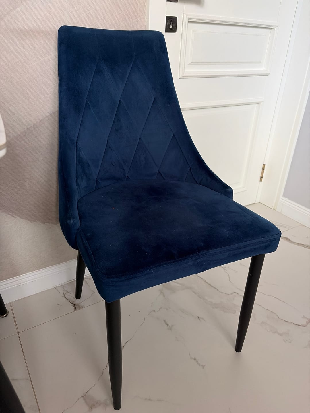 Customer photo review of Scaun K365, stofa catifelata albastru inchis - Bluvel 86, 52x57x90 cm